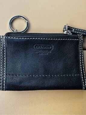 COACH Small Black Leather Wallet Key Chain Coin Purse White Stitching Zip Pouch
